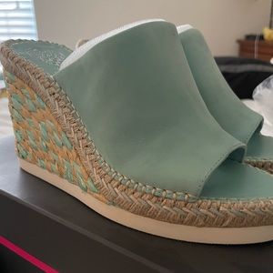 Brand new Vince Camuto Women's Brissia Raffia Wedge Sandal size 7m